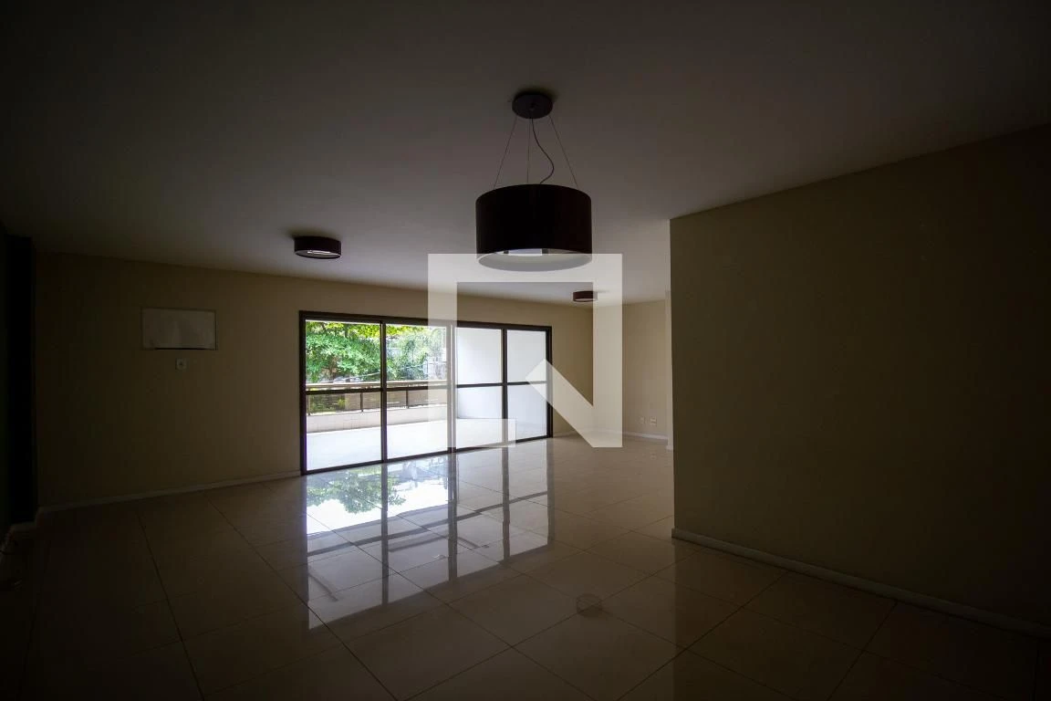 3-bedroom apartment with enclosed kitchen and private garden — photo 37