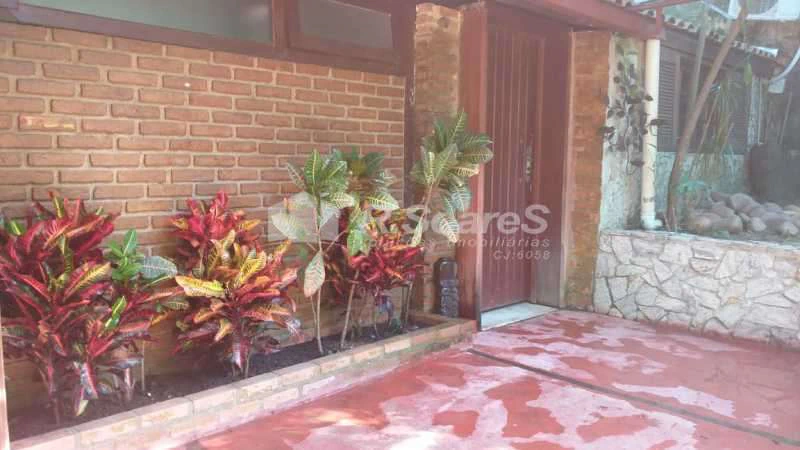 House with 7 bedrooms and a built-in grill balcony — photo 2