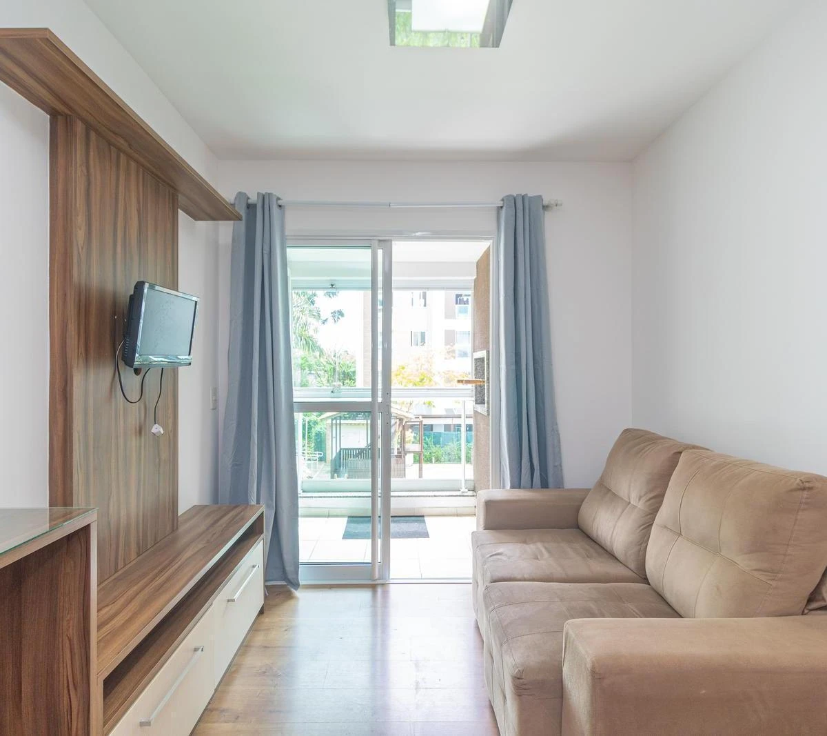 Квартира 71 м² з балконом із грилем та заскленим балконом — photo 17