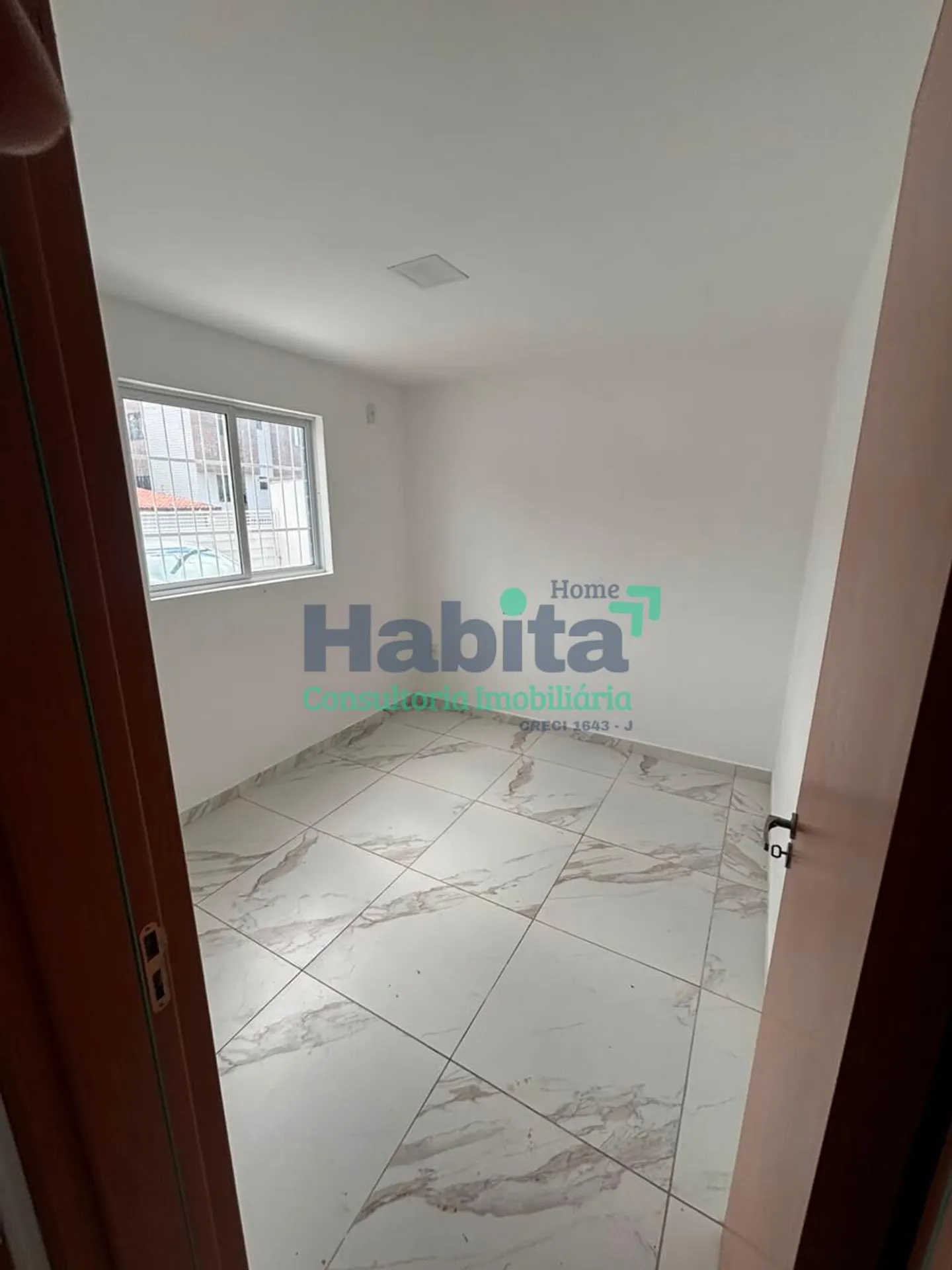 2-bedroom apartment with laundry area and suite — photo 7