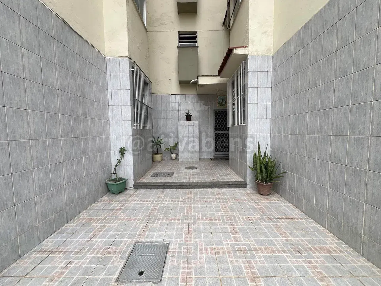 Unfurnished apartment with 2 bedrooms and 1 parking space — photo 11