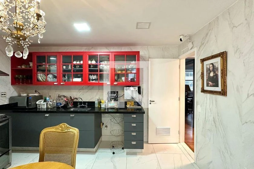 214 m² apartment with 4 bedrooms and 2 parking spaces — photo 41