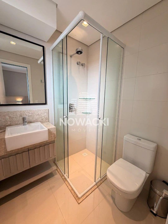 Walk-in closet in a one-bedroom apartment, 50 m² — photo 10