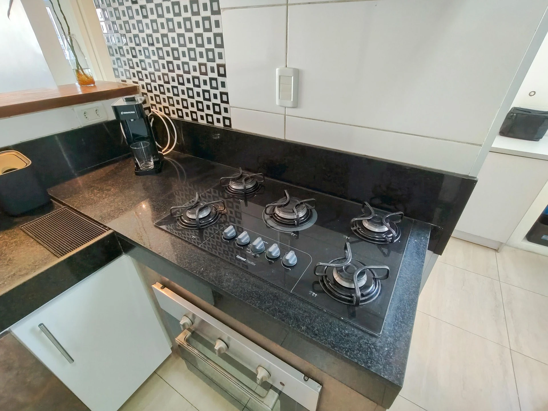 Apartamento mobiliado com cozinha americana e fogão a gás — photo 18