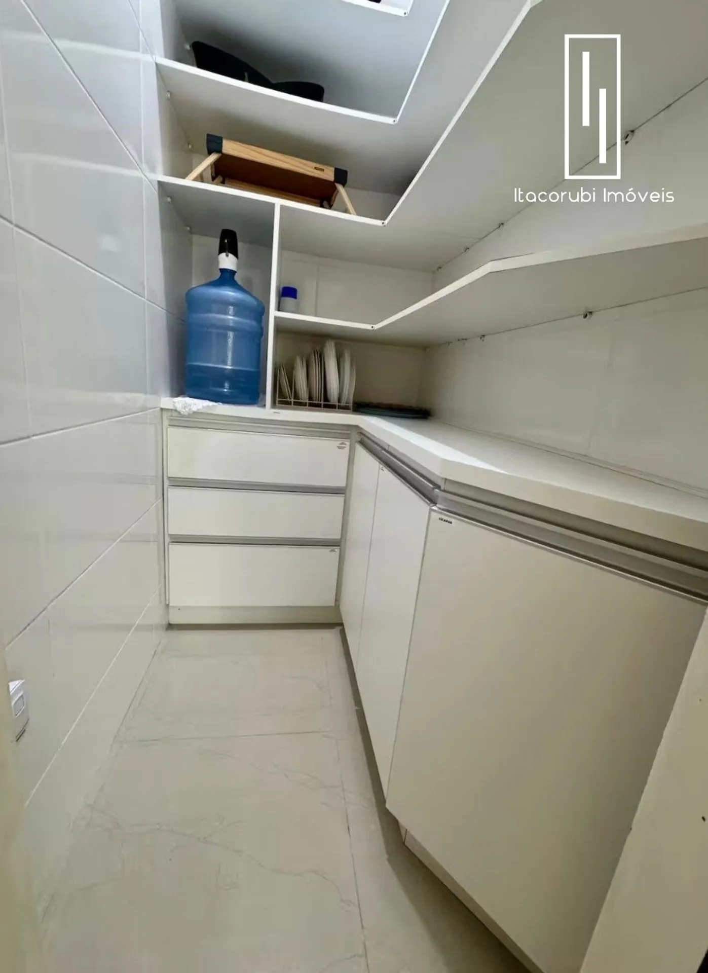 Furnished 2-bedroom house with an en-suite and pool — photo 15