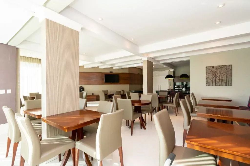 Furnished 1-bedroom apartment with an open kitchen — photo 31