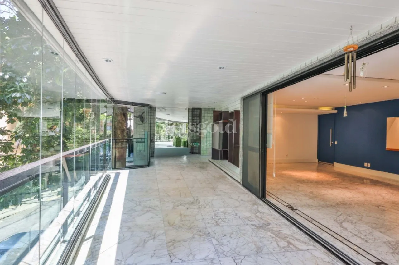 Floor-to-ceiling windows in a 2-bedroom apartment, 230 m² — photo 34