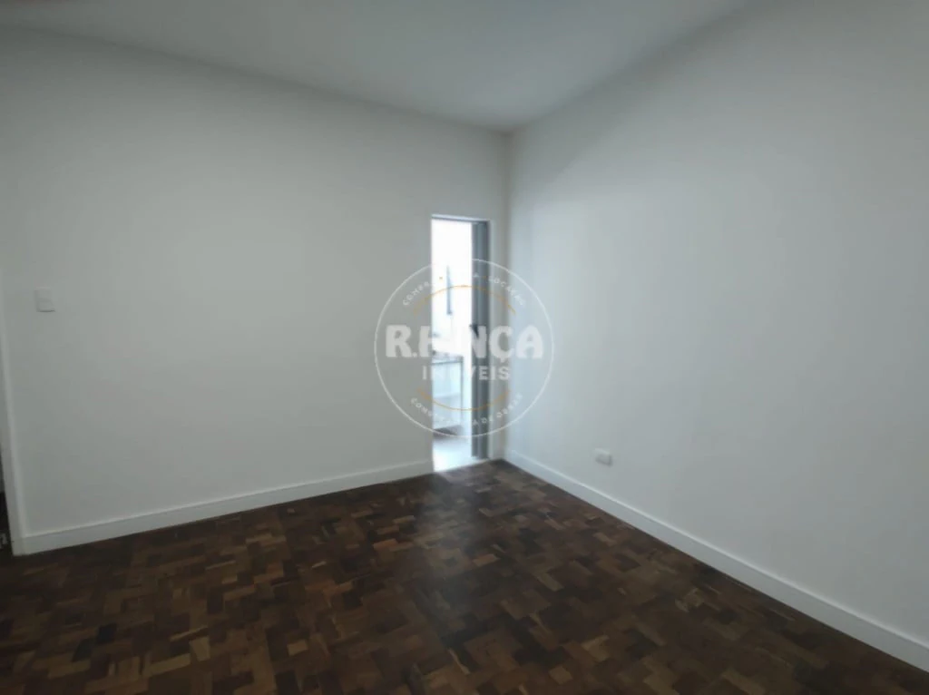 Apartamento com piso de madeira ou laminado, Centro — photo 18