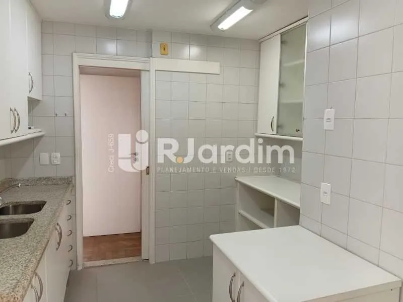 3-bedroom apartment with 130 m² and 3 bathrooms — photo 2