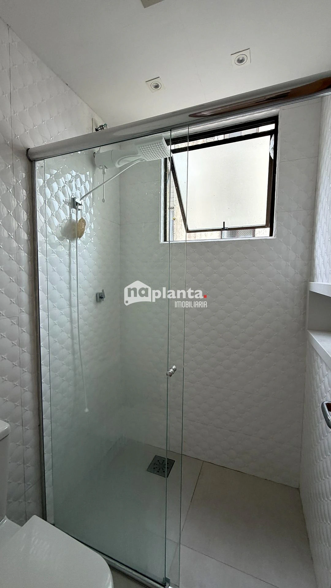 One-bedroom apartment in a building with a pool — photo 16