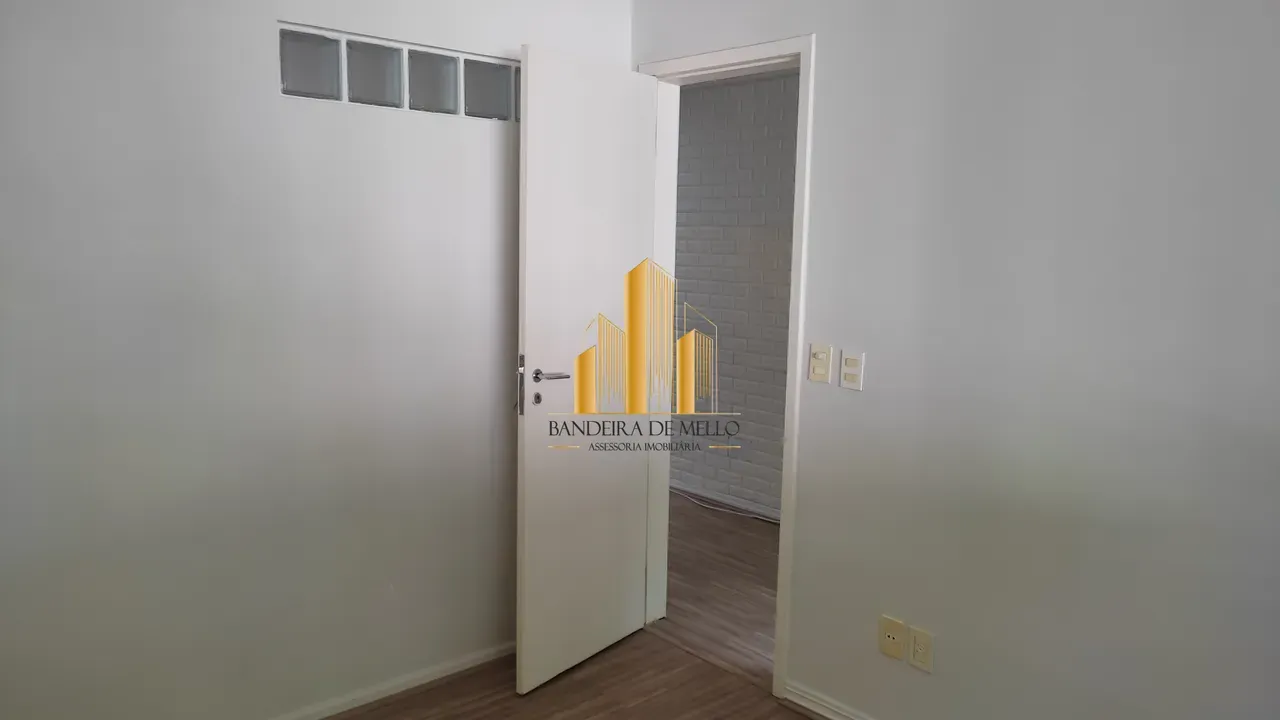 Wood or laminate floors in a 2-bedroom apartment, 80 m² — photo 14