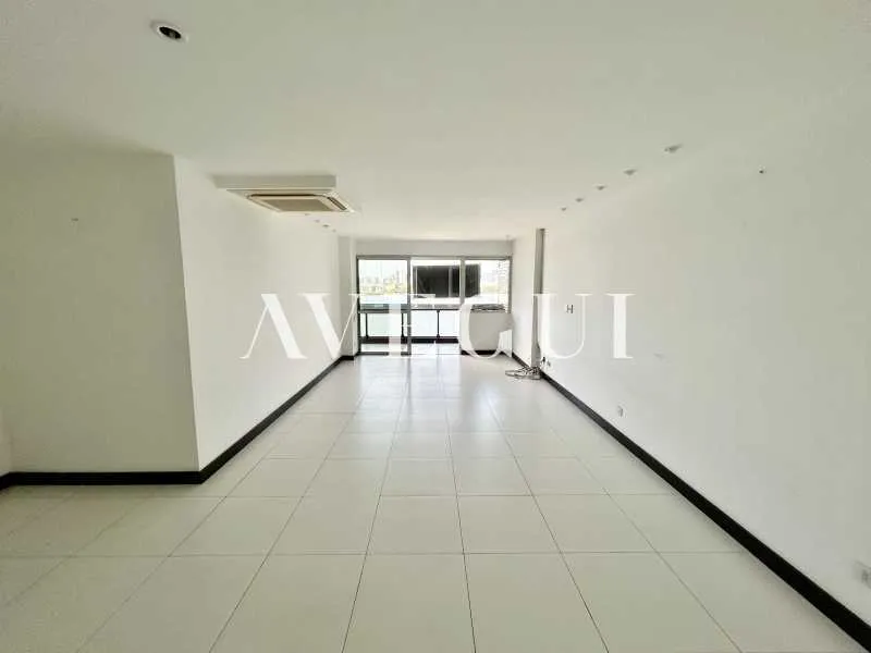 Residential apartment with 4 bedrooms and 4 bathrooms — photo 2