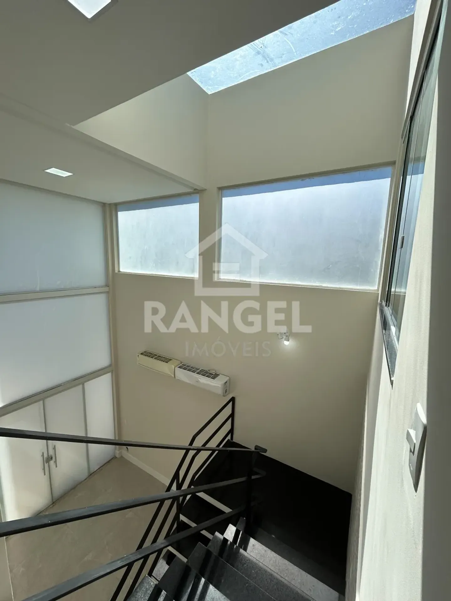 House, 350 m², with a grill on the balcony — photo 6