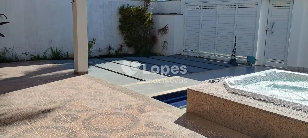 House with 5 bedrooms, 5 bathrooms and separate laundry — photo 7