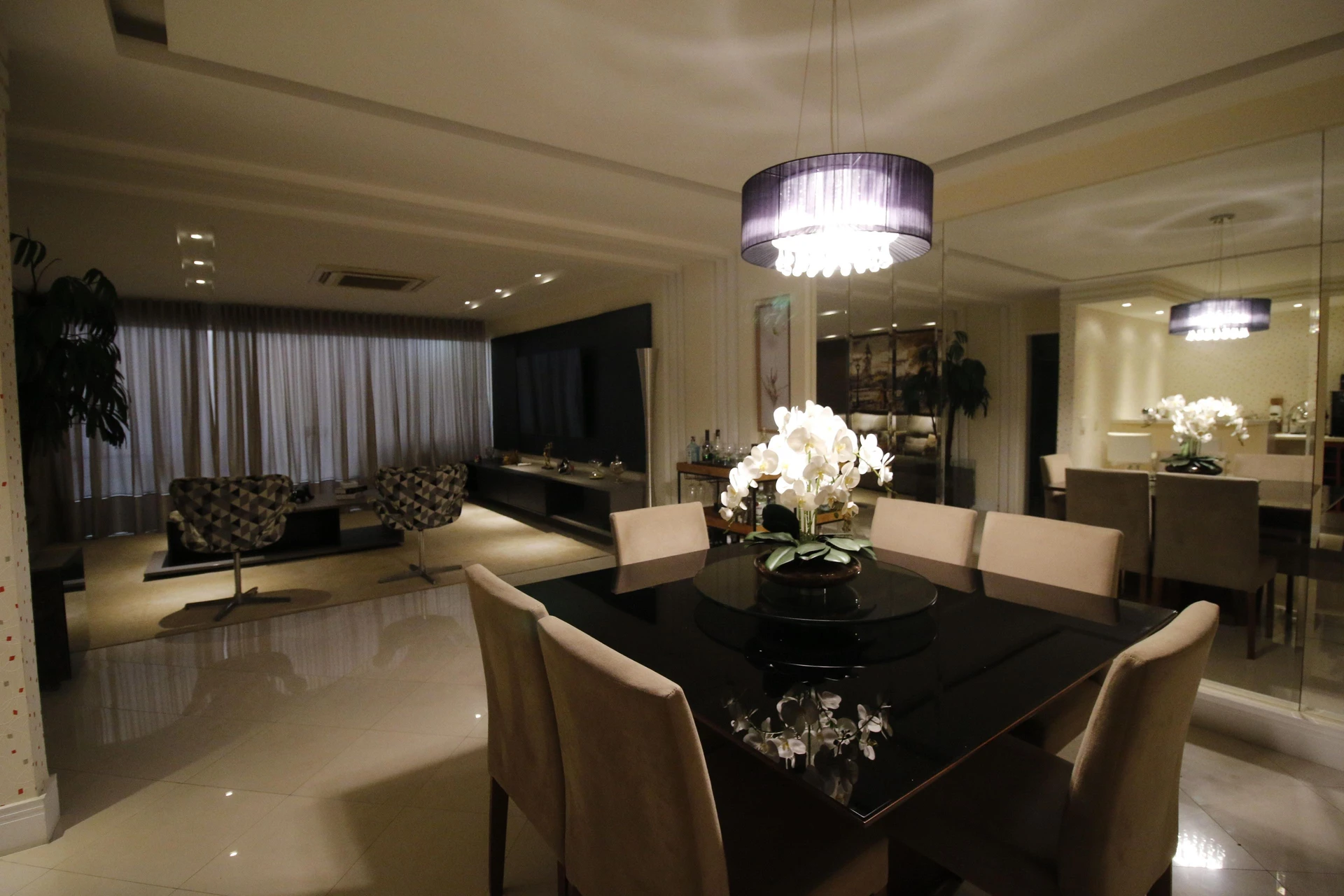 Furnished house, 230 m², with a glass-enclosed balcony — photo 47