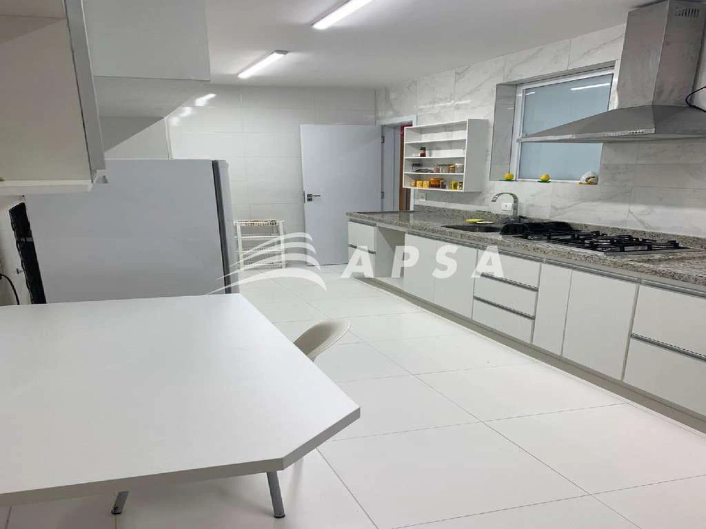 Furnished 4-bedroom apartment, 300 m² and 4 parking spots — photo 5