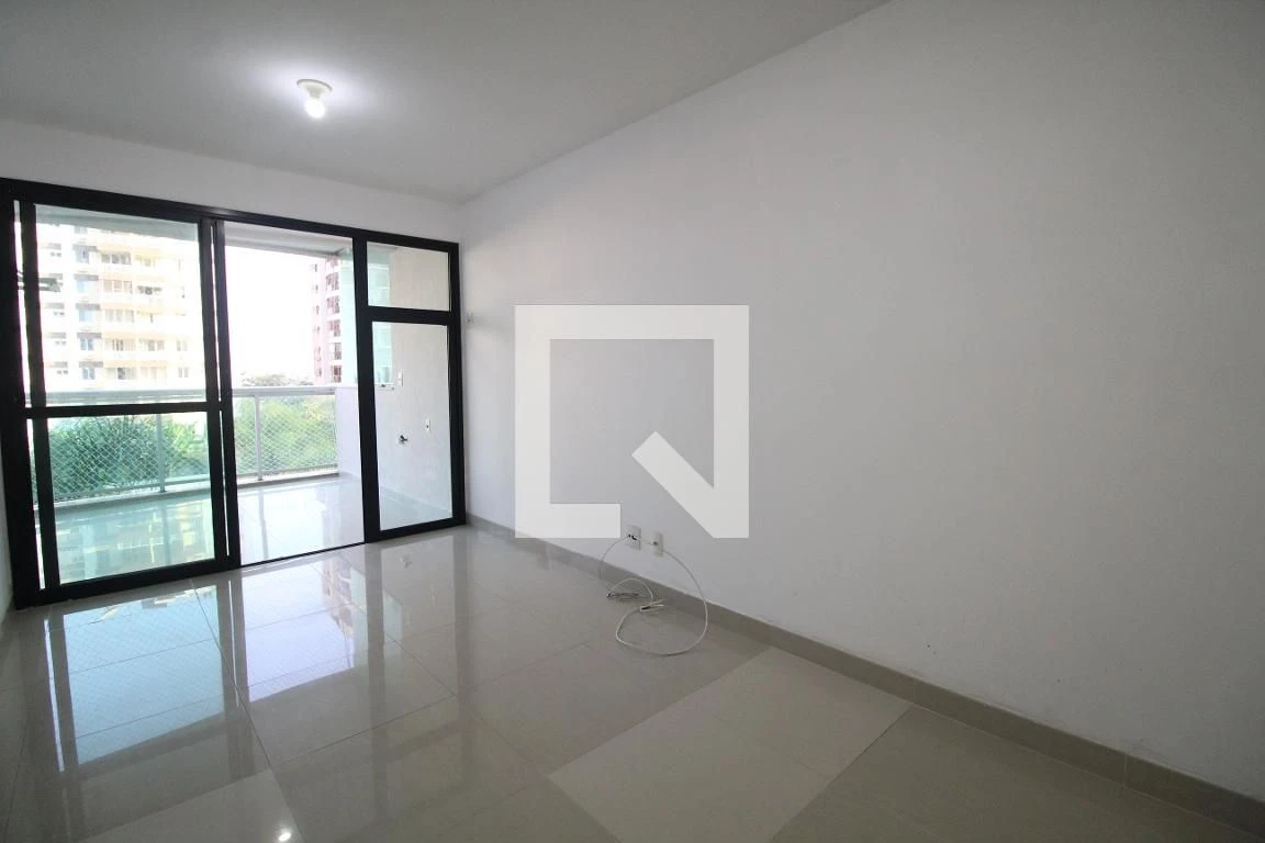 Apartamento sem mobília com varanda e 3 quartos — photo 16