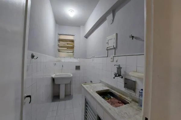 One-bedroom apartment with a mountain view — photo 13