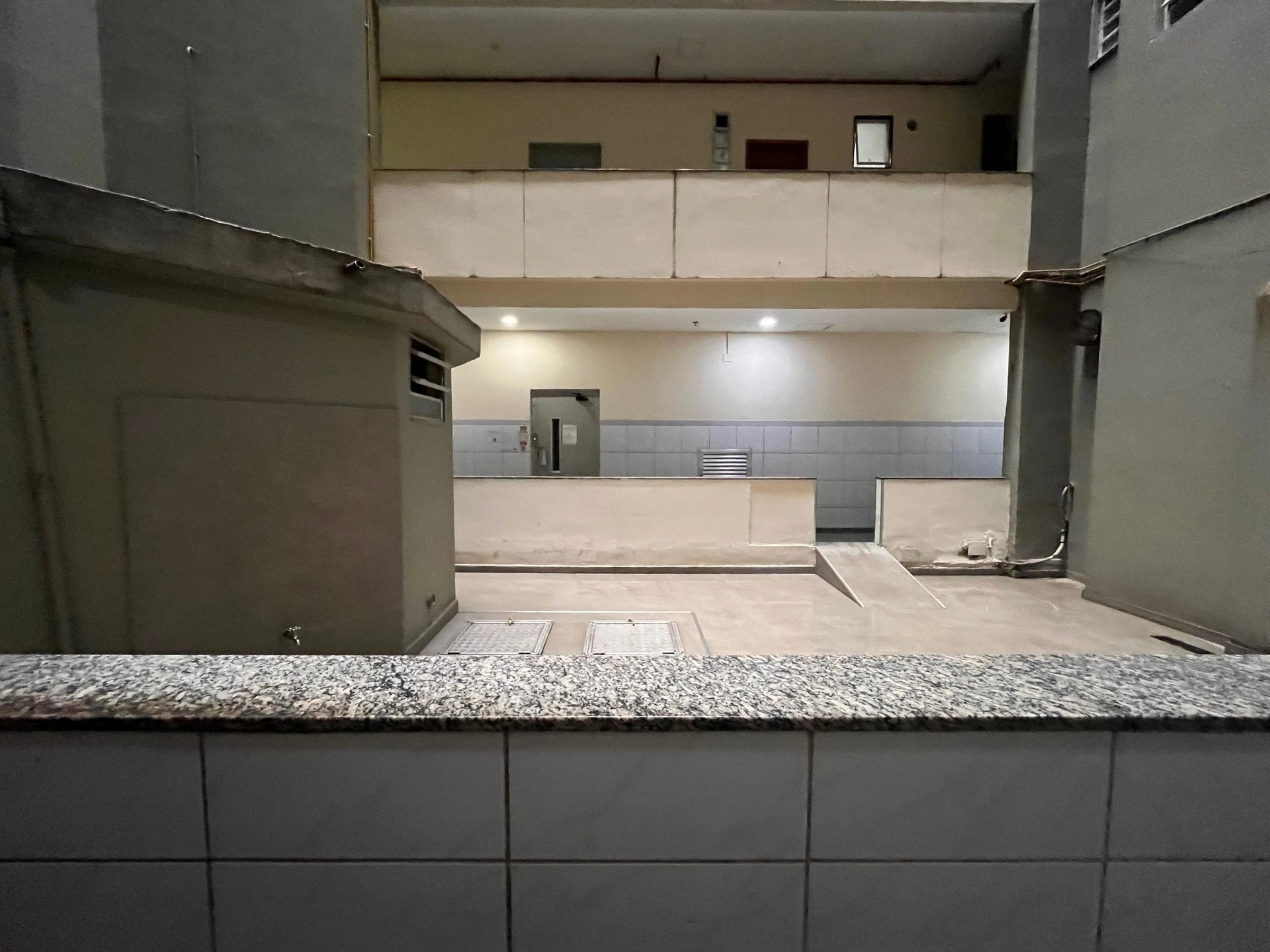 Furnished 2-bedroom apartment with a separate kitchen — photo 23