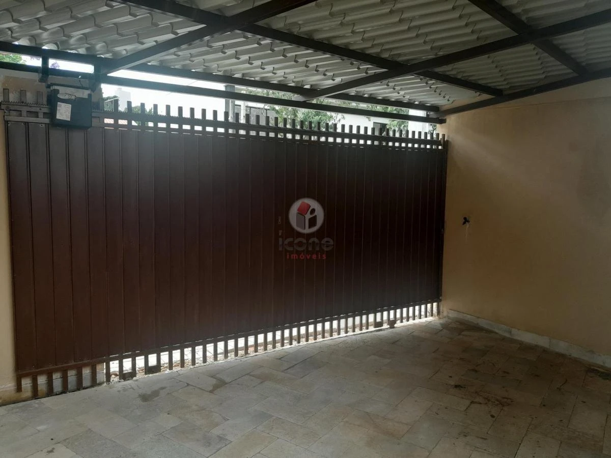 3-bedroom house with a bathtub in Curitiba — photo 39