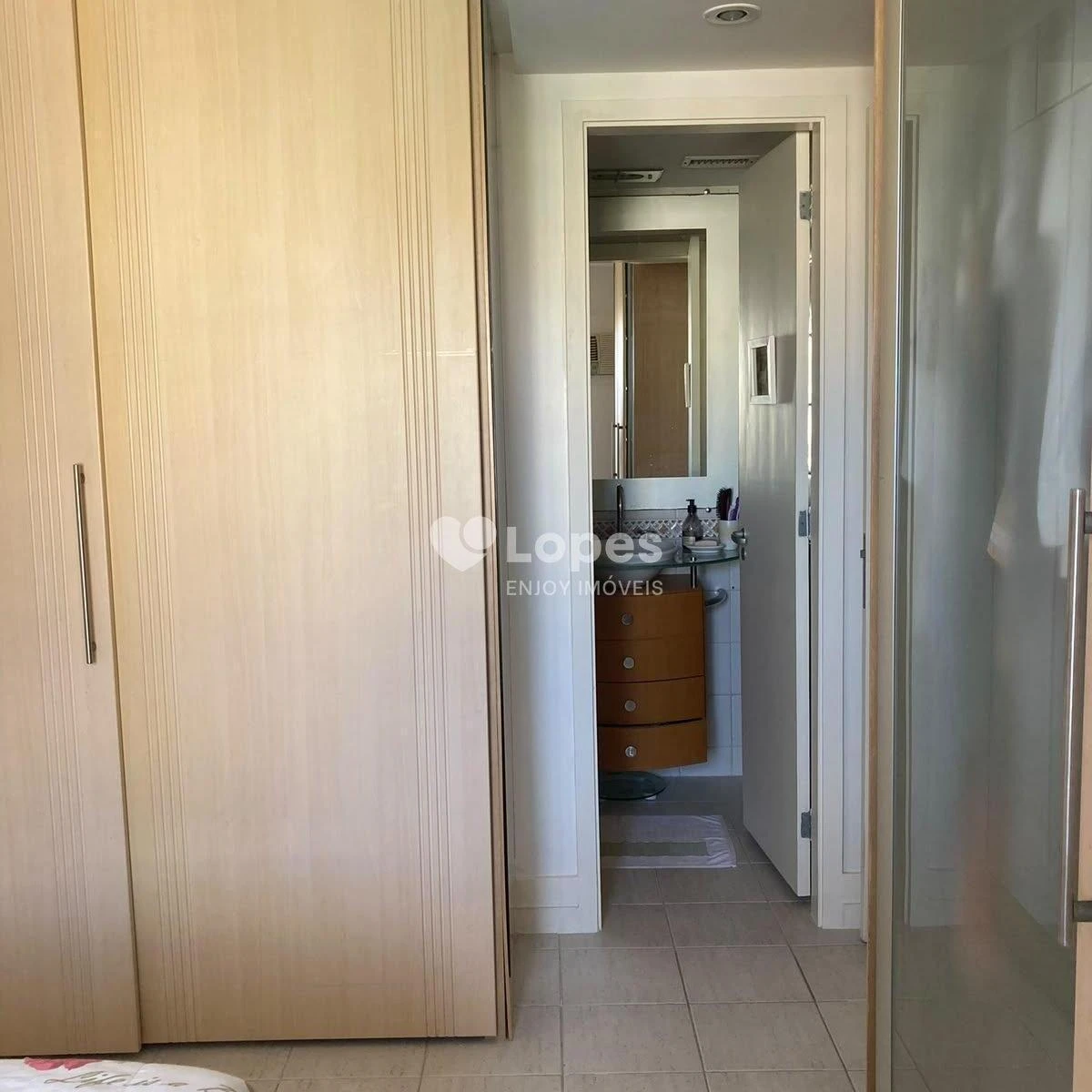 Furnished apartment, 96 m², with a glass-enclosed balcony — photo 7