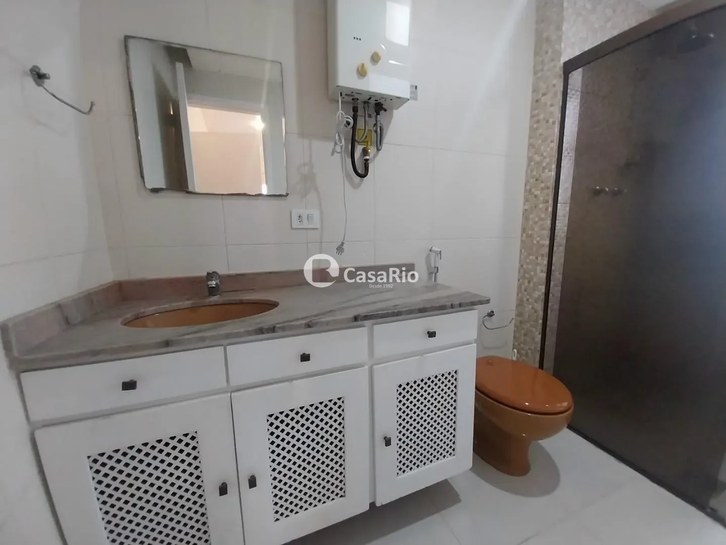 2-bedroom apartment with wood or laminate floors — photo 31