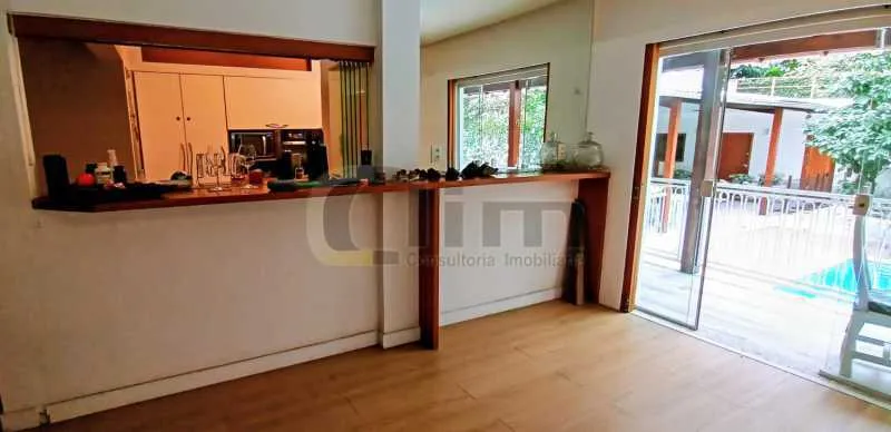Casa térrea de 350 m² com 6 quartos e 5 suítes — photo 2