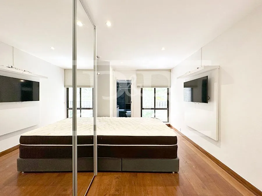 3-bedroom apartment with 230 m² and glassed-in balcony — photo 14