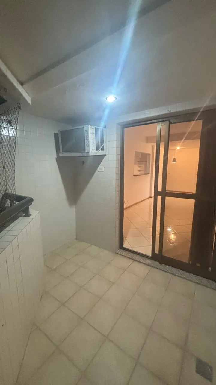 One-bedroom apartment in a building with a gym — photo 13