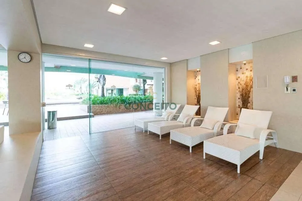 Glass-enclosed balcony in a 2-bedroom apartment, 74 m² — photo 31