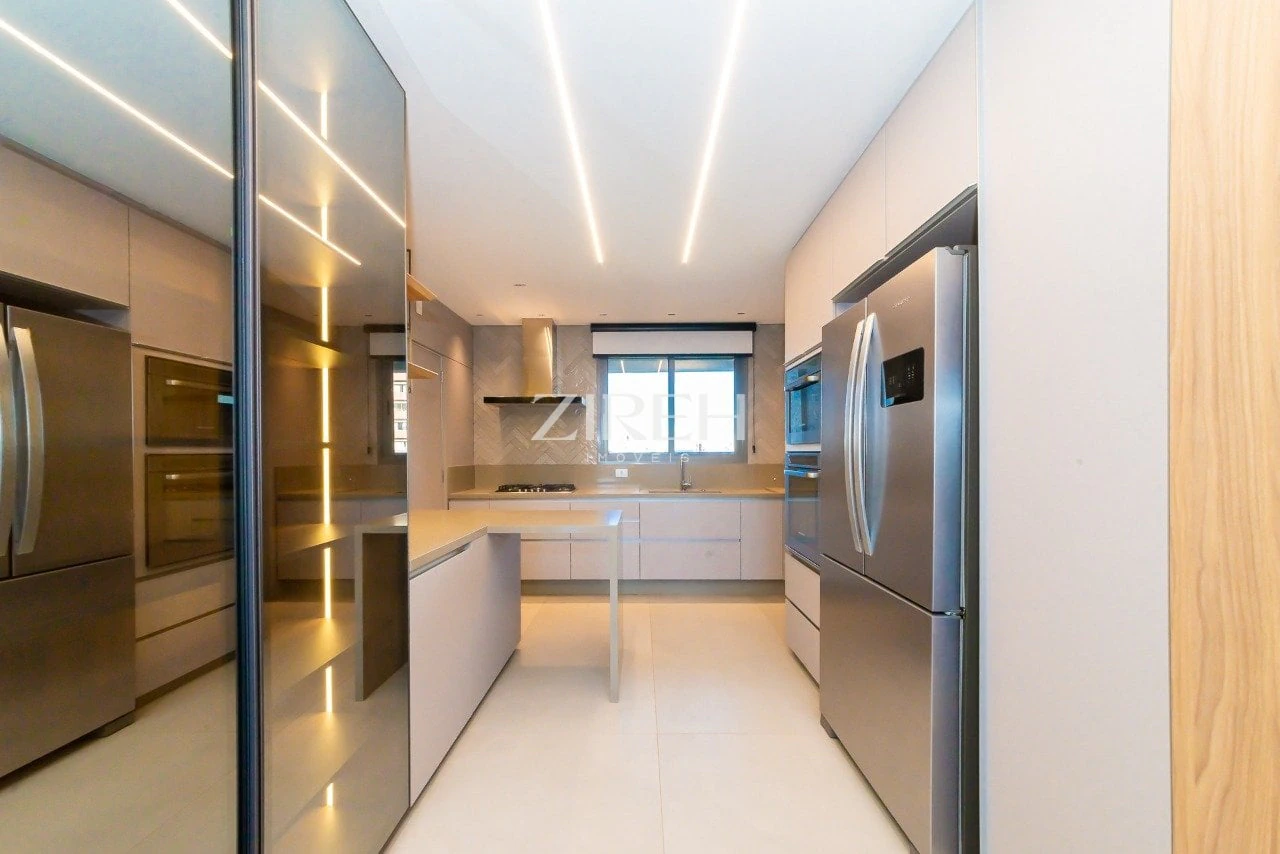 Furnished 3-suite apartment with enclosed BBQ balcony