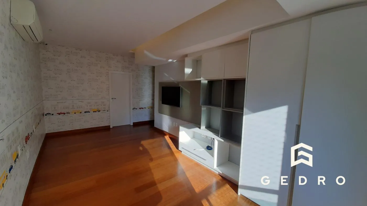 Furnished apartment, 320 m², with a water view — photo 8