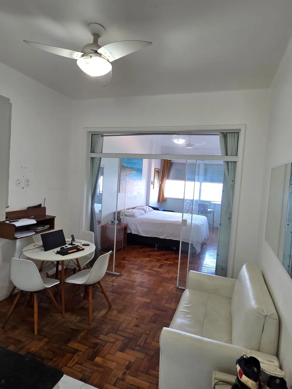 Furnished 1-bedroom apartment with open-plan kitchen — photo 9
