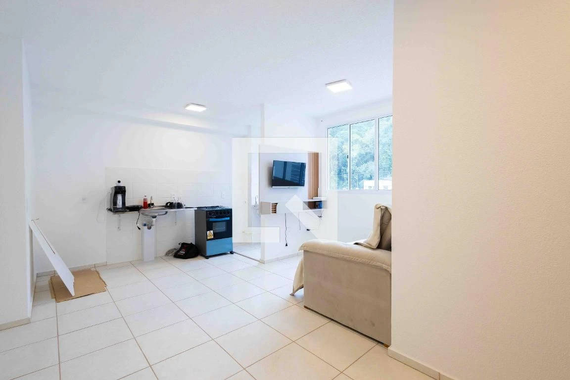 2-bedroom apartment with gas stovetop kitchen — photo 2