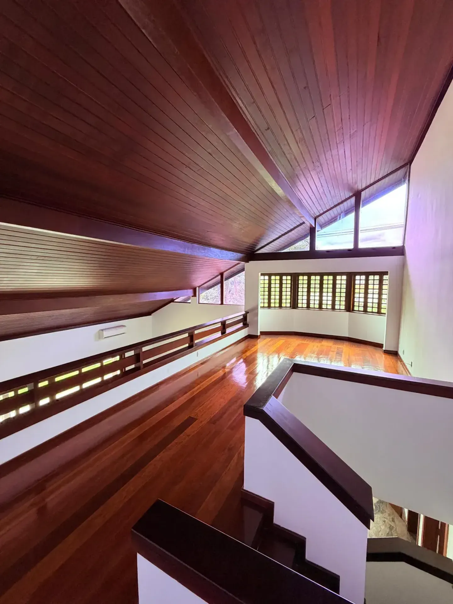 Casa com 5 quartos e 5 banheiros e varanda envidraçada — photo 20