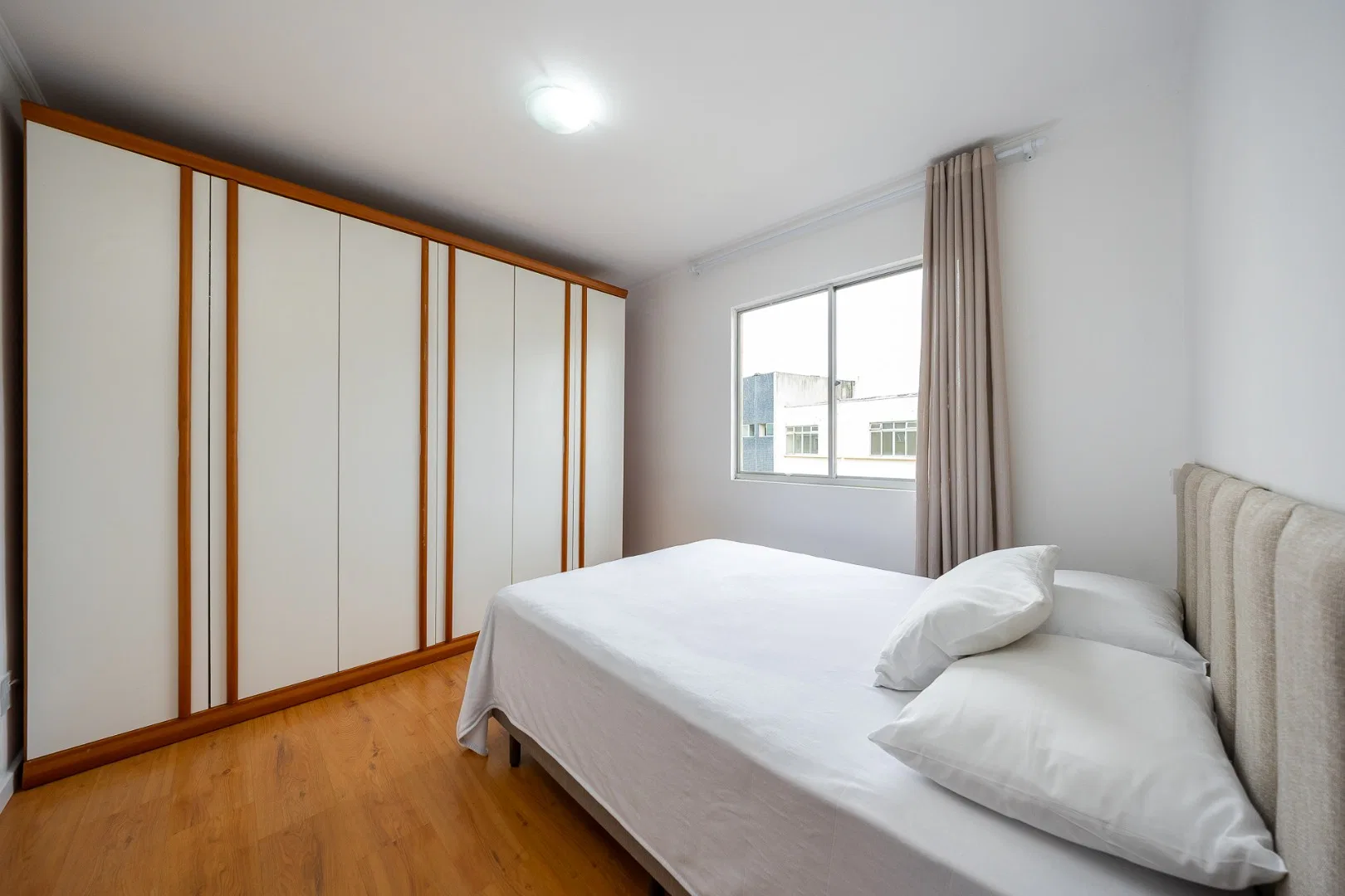 Робоче місце та 2 спальні: квартира 45 м² — photo 3