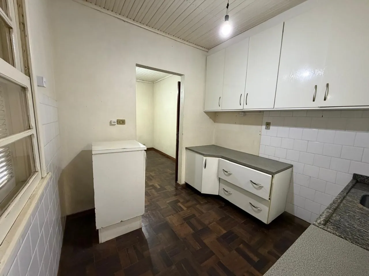 2-bedroom house with wood or laminate floors — photo 9