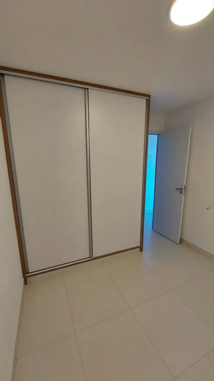 Квартира 62 м² с застеклённым балконом и видом на воду — photo 4