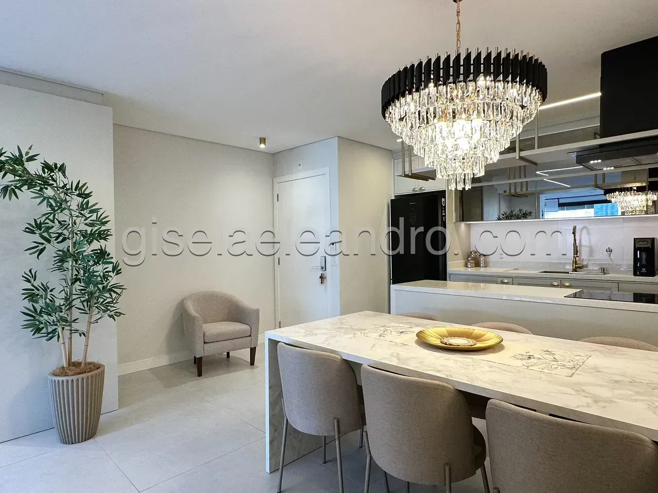 Apartamento amueblado con 3 dormitorios y cocina abierta — photo 4