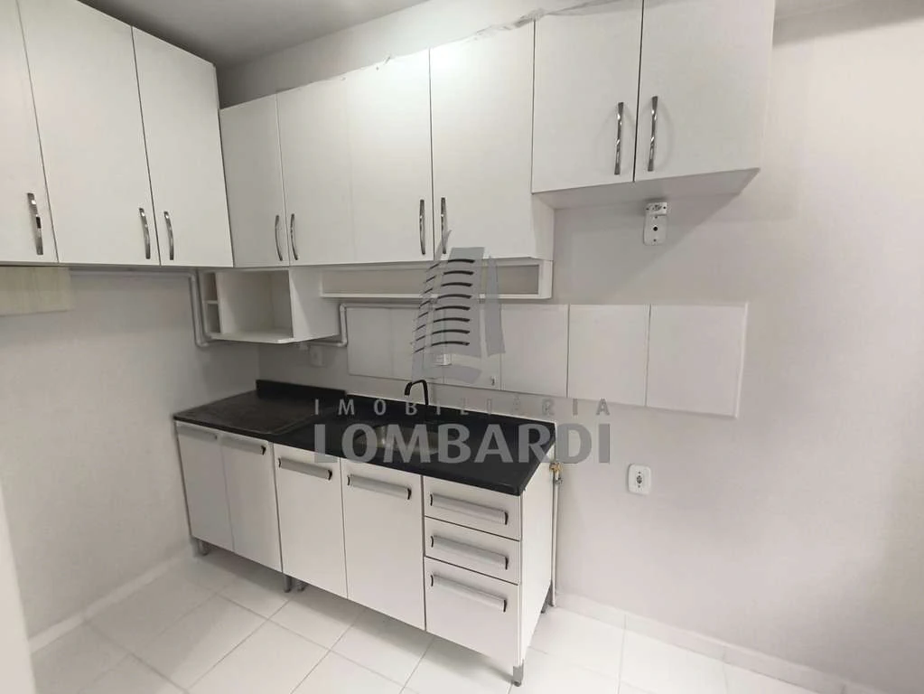 2-bedroom apartment with an en-suite and separate kitchen — photo 4