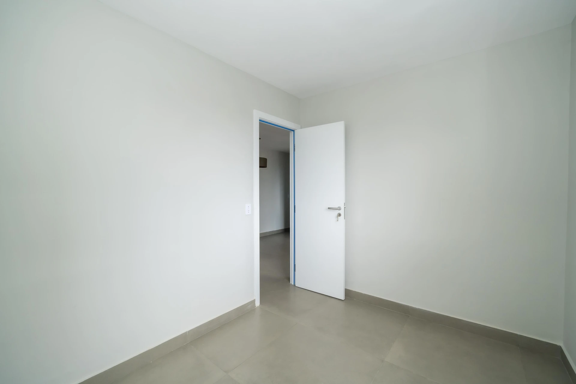 2-bedroom apartment in a building with a gym — photo 25
