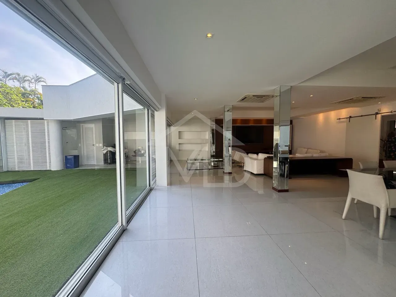 Furnished house with 4 en-suite bedrooms and open kitchen — photo 29