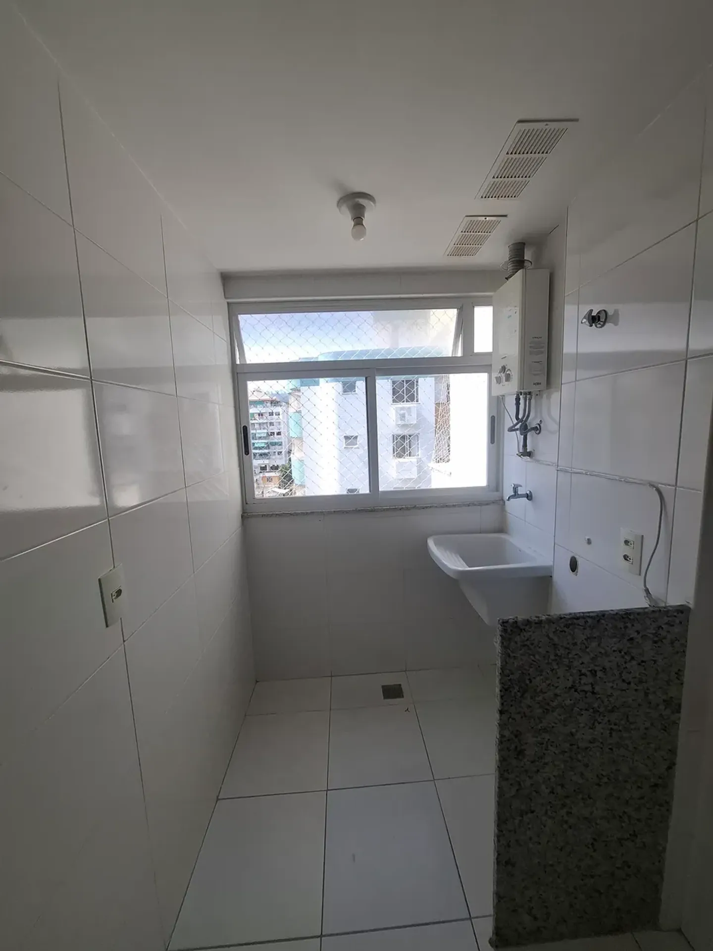 Apartamento de 3 dormitorios con balcón acristalado 77 m² — photo 25