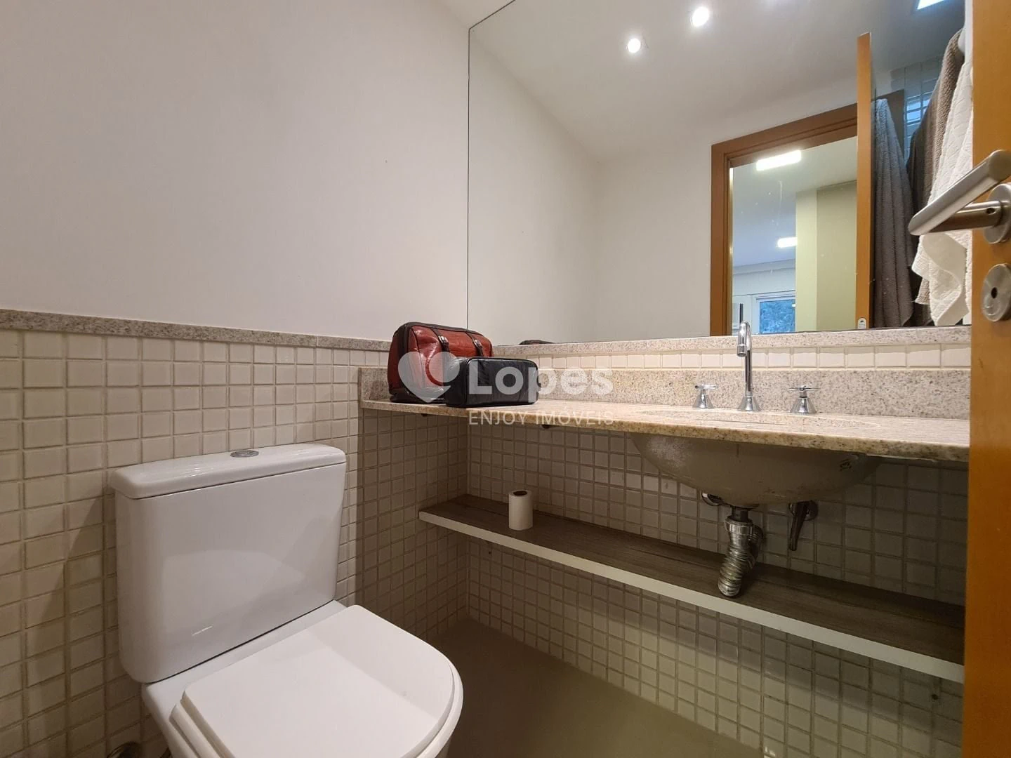 Furnished 2-bedroom apartment with a desk and 71 m² — photo 21