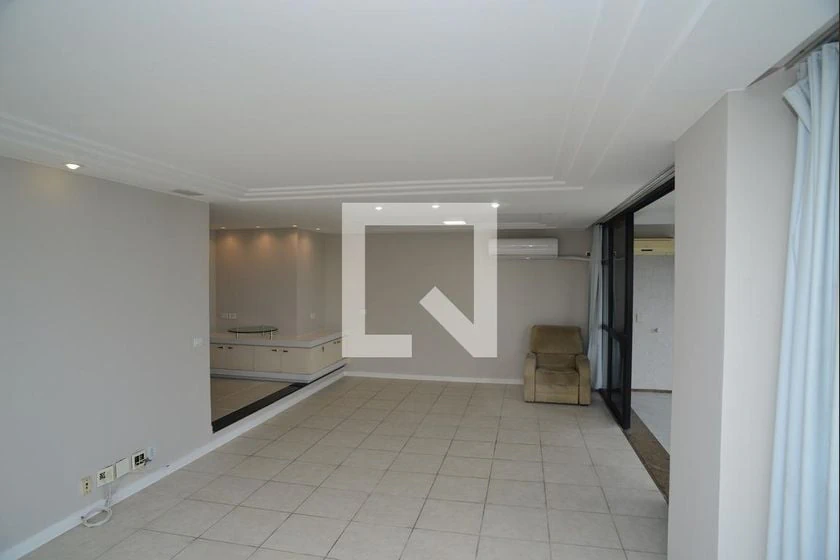Квартира 200 м² з 3 спальнями та балконом — photo 17