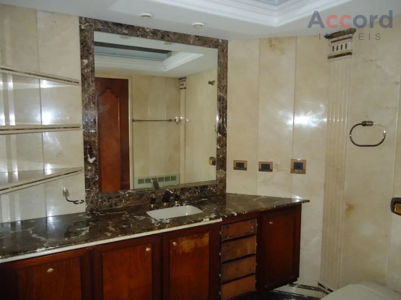 Top-floor apartment with 2 bedrooms and 4 bathrooms, 224 m² — photo 20