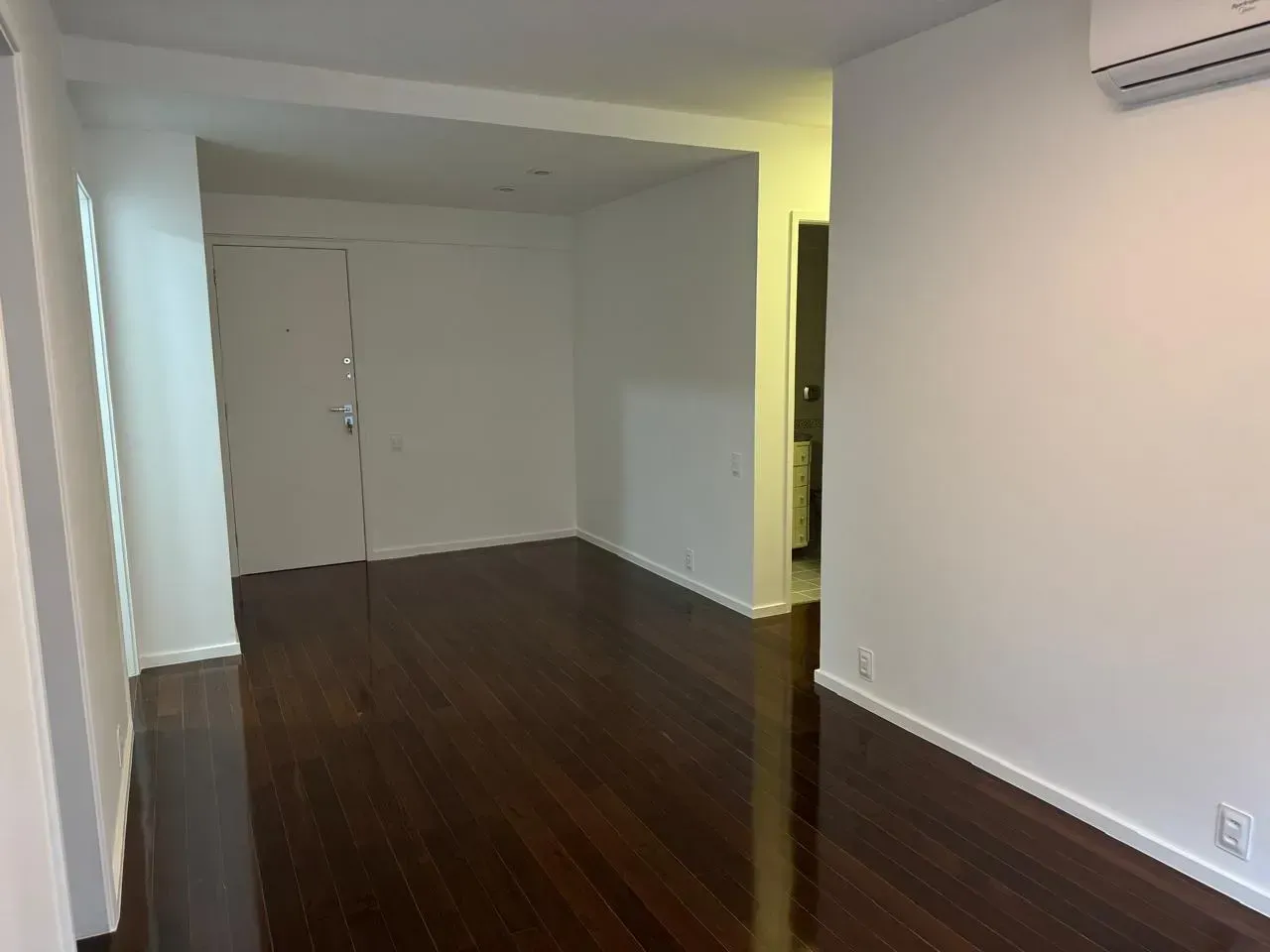 Rental apartment with 3 bedrooms and a glassed-in balcony — photo 17