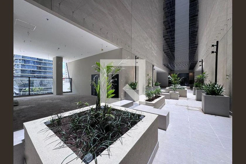 98 m² apartment with 3 bedrooms and a glassed-in balcony — photo 42