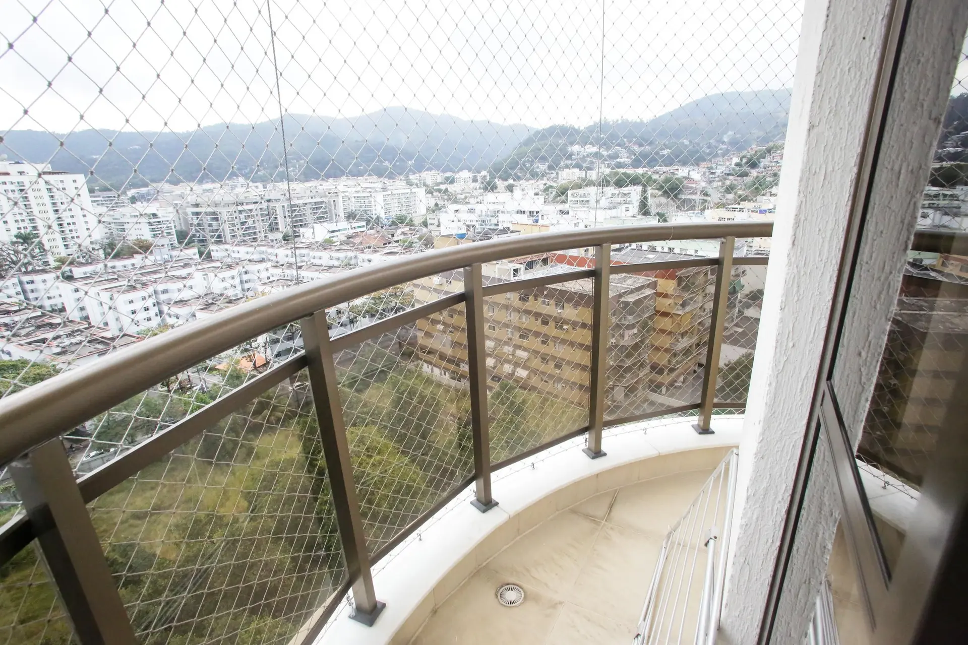Apartamento mobiliado com 4 quartos e varanda — photo 17