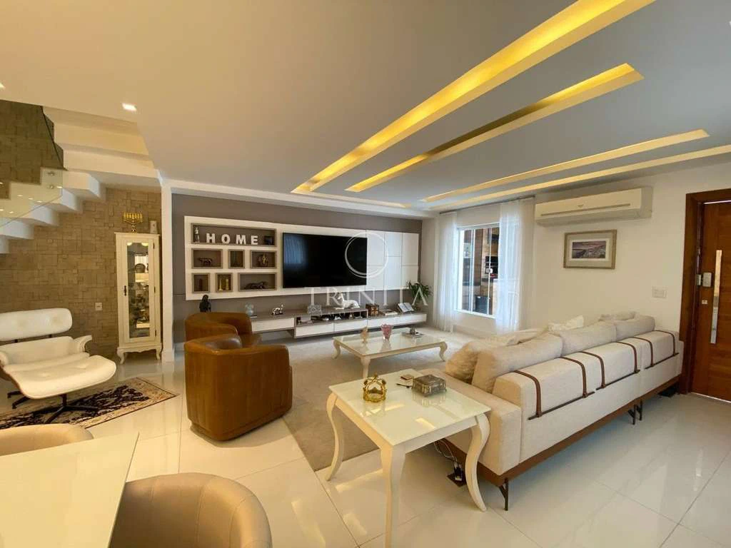 Furnished triplex home with 4 en-suite bedrooms — photo 6